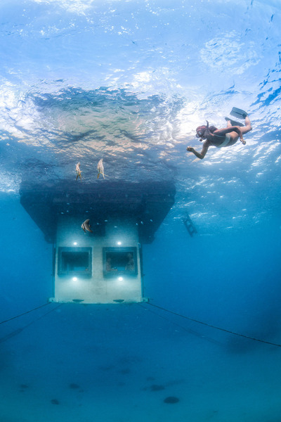 The-Manta-Underwater-Room-05