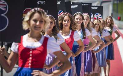 f1-considering-end-grid-girls-02