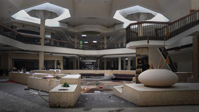 randall-park-mall-abandoned-ohio-by-seph-lawless-1
