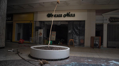 randall-park-mall-abandoned-ohio-by-seph-lawless-9