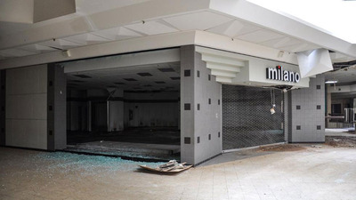 randall-park-mall-abandoned-ohio-by-seph-lawless-10