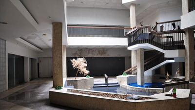 randall-park-mall-abandoned-ohio-by-seph-lawless-8