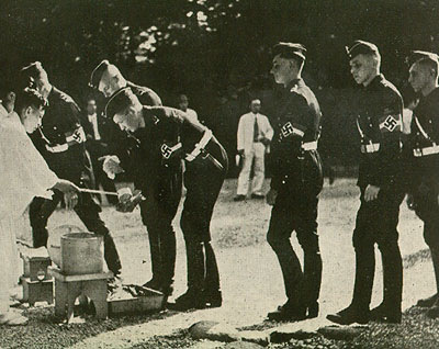 Hitlerjugend_visit_to_Meiji_Shrine_purification_queue_1938