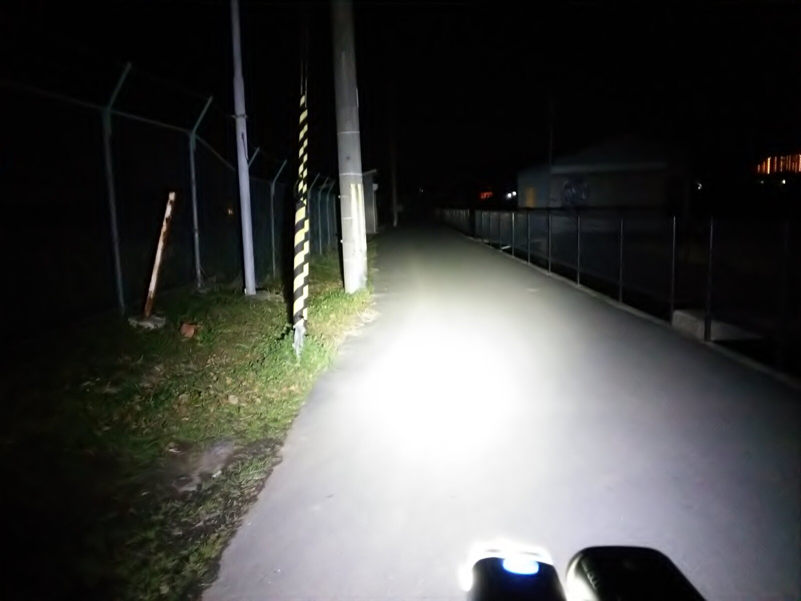 自転車に目潰しみたいな眩しいライト点けてるやつなんなの 2chコピペ保存道場 自転車に目潰しみたいな眩しいライト点けてるやつなんなの 2chコピペ保存道場