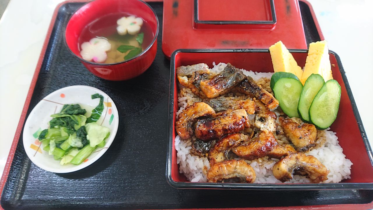郡山公設市場内の 市場食堂 の刺身定食 爆ちゃんのふくしまグルメ探訪 郡山公設市場内の 市場食堂 の刺身定食 爆ちゃんのふくしまグルメ探訪