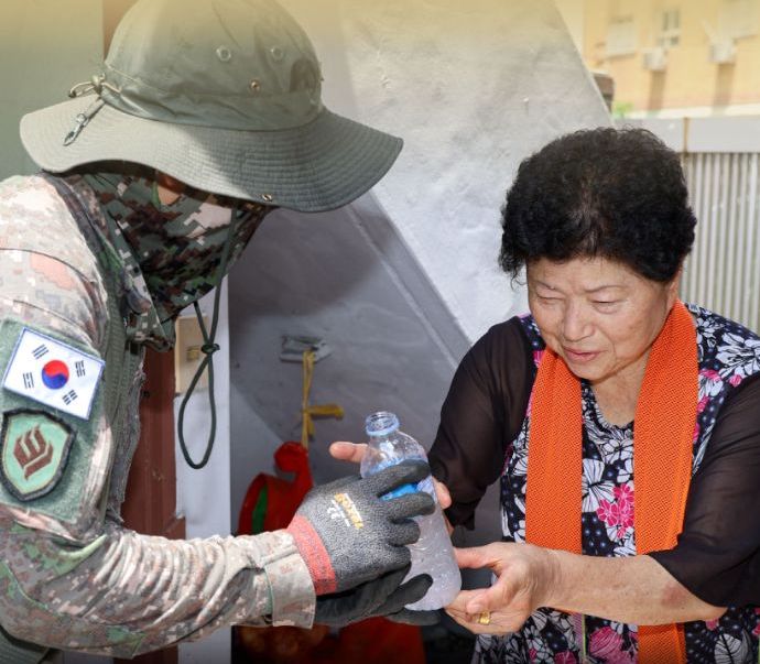 「韓国陸軍は国民の苦痛を共に分かち合います」…集中豪雨被害をうけた地域で復旧支援作戦に全力！