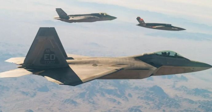 ディストピア的未来の始まりか…米空軍がAI無人戦闘機を1000機以上製造する予算を要求！