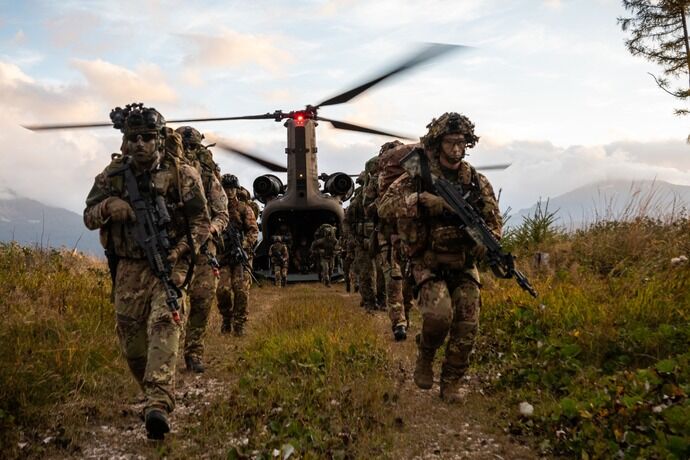 イタリア陸軍のエリート部隊山岳旅団、3日間に及ぶ潜入訓練を実施！