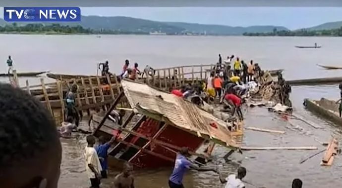 村長の葬儀に向かう船の底が抜け62人が死亡、300人以上が乗船…中央アフリカ！