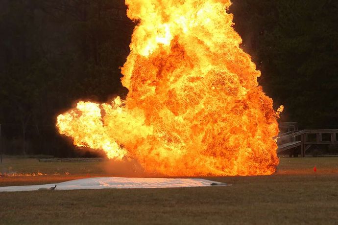 東北大が火炎と爆轟を理論的につなぐことに成功…エンジンの革新に期待！