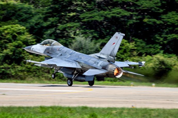 タイ軍がカンボジア軍砲兵部隊陣地を空爆、国境地帯で軍事衝突…紛争が再燃する恐れ！