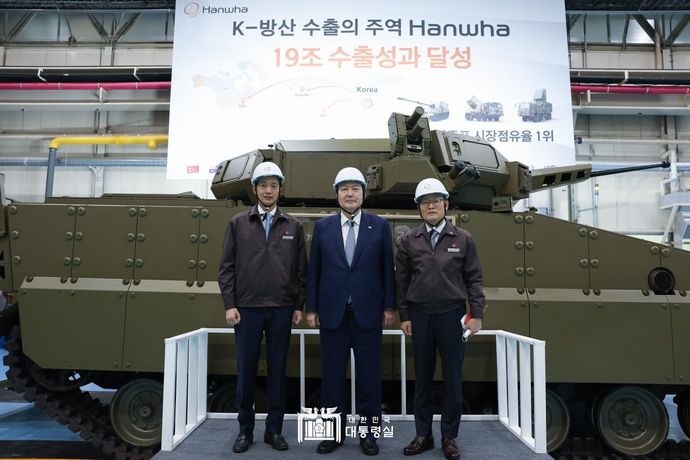 尹韓国大統領「北が核を持っているが、通常戦力では我々が完璧に圧倒しなければならない」！