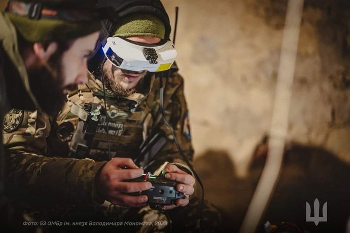 ウクライナ軍、ドローンで地雷敷設…ロシア軍側の後方脅かす！