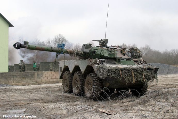フランス供与の戦闘車AMX-10RC…装甲が薄く152mm榴弾の破片が貫通し、攻撃には適さずと現場の声！