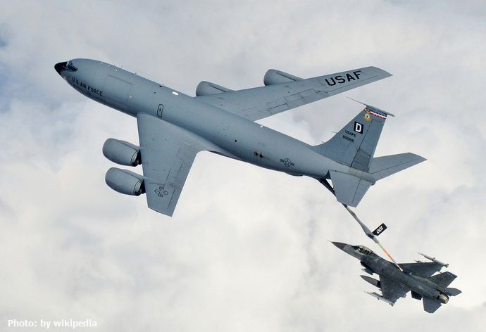 1280px-KC-135_refuels_an_F-16_Fighting_Falcon