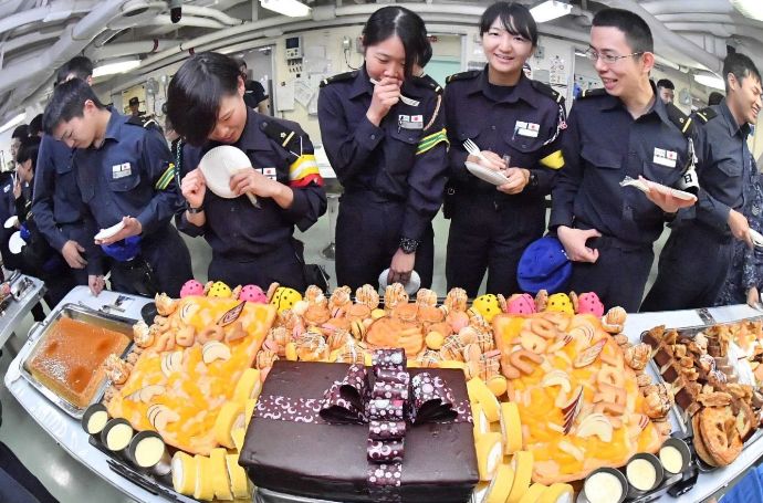 海上自衛官(給養員)が作ったスイーツが豪華すぎる！