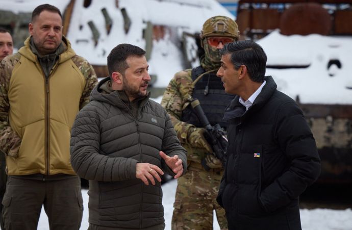 ロシアのミサイル攻撃でエネルギー施設の半分被害…ゼレンスキー大統領「キーウと17の州で電力の供給困難」！