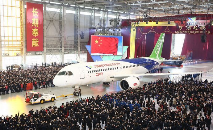 中国が歴史的快挙とした初の国産旅客機「C919」…飛行に必要な部品のほぼすべてが欧米製、塗装は中国製！