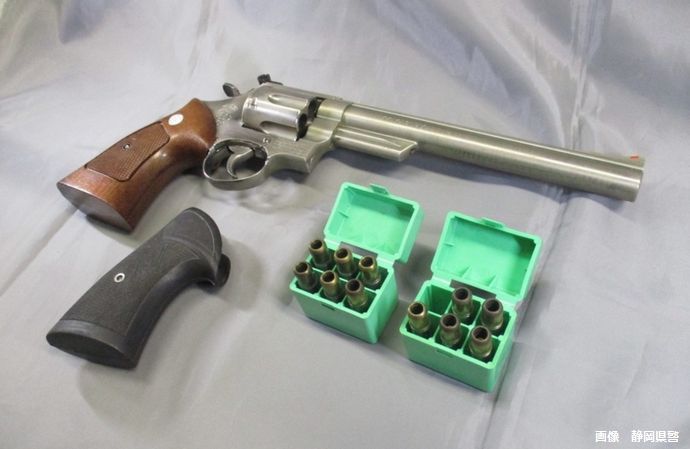 オークションに出したエアガン、実は本物の拳銃…出品した男を書類送検！