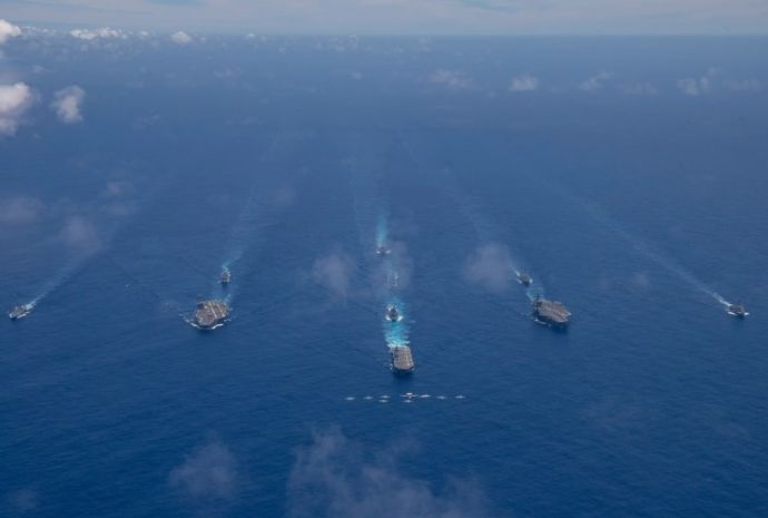 日米仏が東シナ海で共同訓練、米空母2隻と海自護衛艦「いずも」、仏フリゲート艦ロレーヌなどが参加！