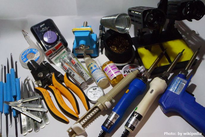 工場にある工具で最も喧嘩に強いのって何？