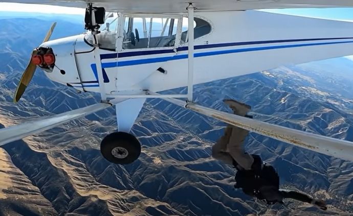 視聴数稼ぎ狙い操縦していた小型機を故意に墜落させた、ユーチューバー(29)が罪状を認める…米司法省！