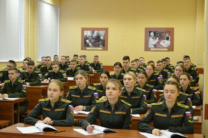 ロシア軍が士官候補生の履修期間を短縮し繰り上げ卒業！