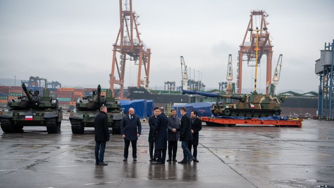 ポーランドに韓国製K-2戦車・K-9自走砲が到着…契約締結からわずか約4か月で引き渡し！