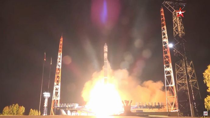 ロシアが機密衛星を打ち上げ…米国の軍事衛星を追跡する偵察衛星の可能性！