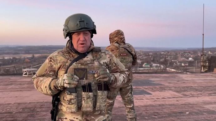 激戦地バフムートを「実質的に包囲」とワグネル創設者プリゴジン氏…ウクライナ軍へのアクセスは道1本のみ！