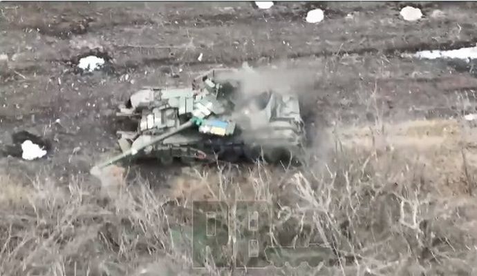 ロシア軍主力戦車の約15％に相当する2475両以上を損失…この戦争で装甲戦力の2/3を溶かしたのか？！
