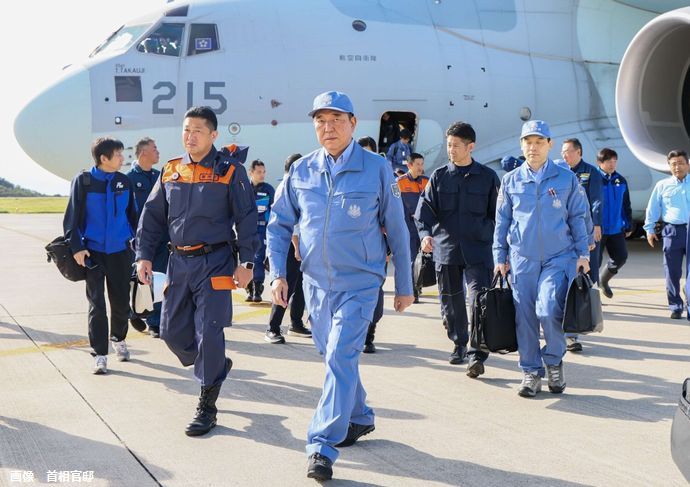 石破首相が空自C-2輸送機で能登半島入り、被災現場を視察し激甚災害指定を表明…中谷防衛相は自衛隊員を激励！