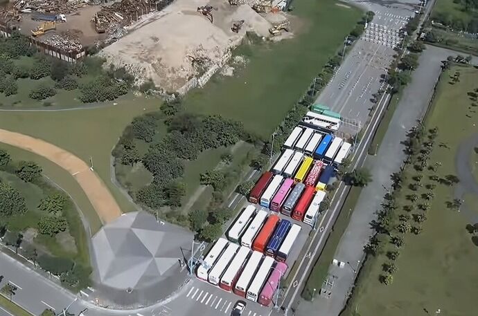 台北港周辺で「縦深防衛」作戦の訓練実施…観光バスなど配置し六重の障害物で敵の前進阻む！