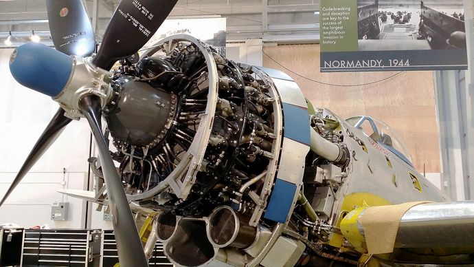 P-47サンダーボルトも、開発陣が「えっ？8t？巨大？じゃあ2800馬力のターボ付けちゃえ」だもんな！