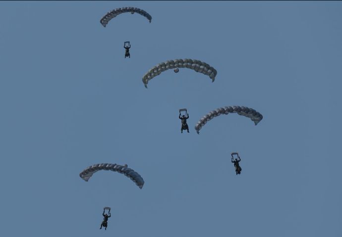 ソサボフスキー准将の名を冠した歴史あるポーランド第6空挺旅団によるデモンストレーション！