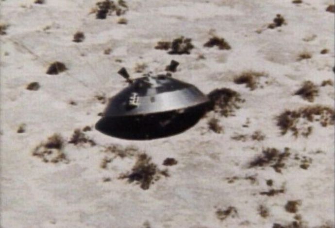 デミ・ムーア、地元ロズウェルで宇宙人との遭遇が「間違いなく何かはあった」！