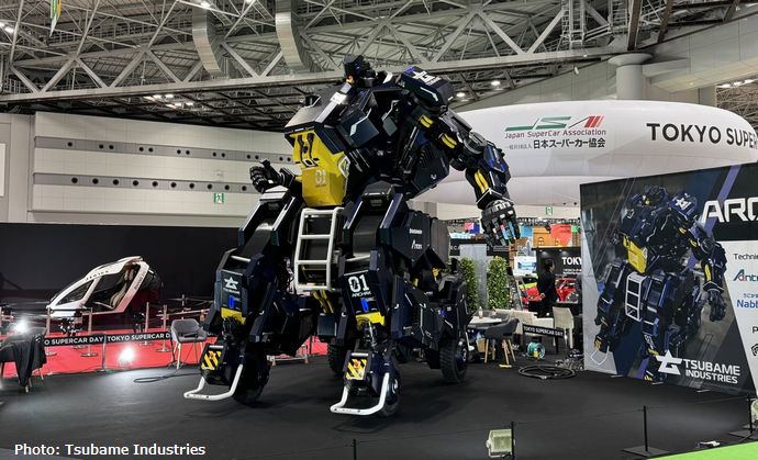 ロマン溢れる搭乗操作型ロボット「アーカックス」…1台4億円(1年間の保守メンテ付き) ！