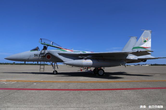 台風の影響でイタリア空軍との共同訓練は延期…空自第6航空団が意気込みを伝えるため特別塗装機を公開！