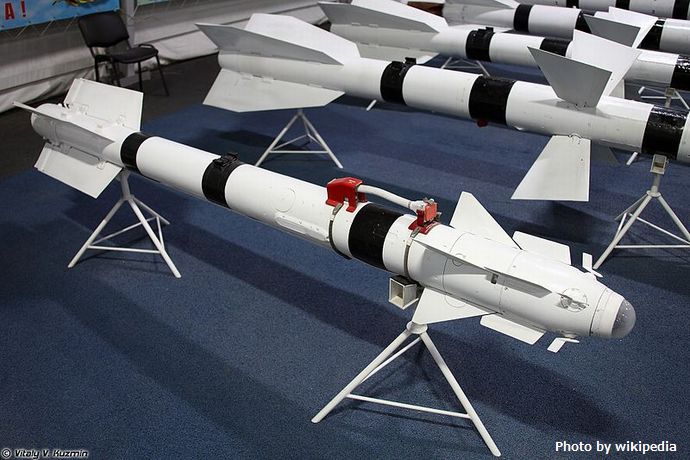 R-73_short-range_air-to-air_missile_in_Park_Patriot_01
