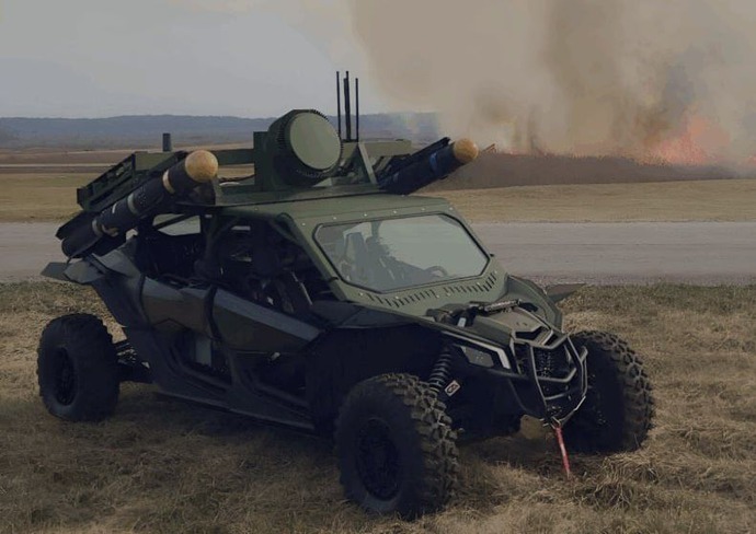 ウクライナに配備されたヘルファイア対戦車ミサイル搭載バギー！