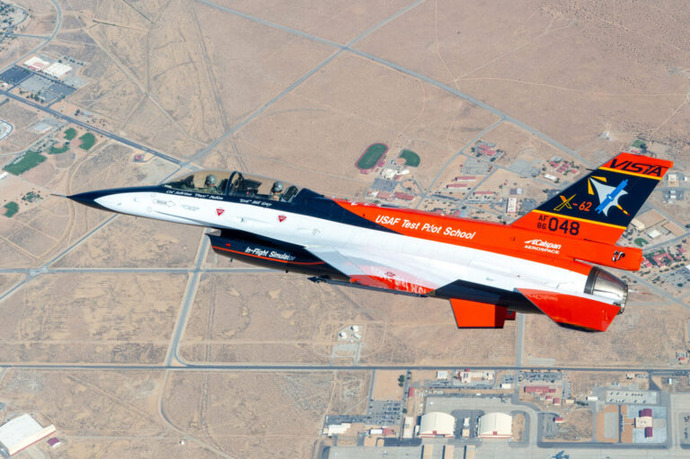 米DARPA、AI搭載戦闘機での空中戦(ドッグファイト)テストに成功…F-16戦闘機を改造！