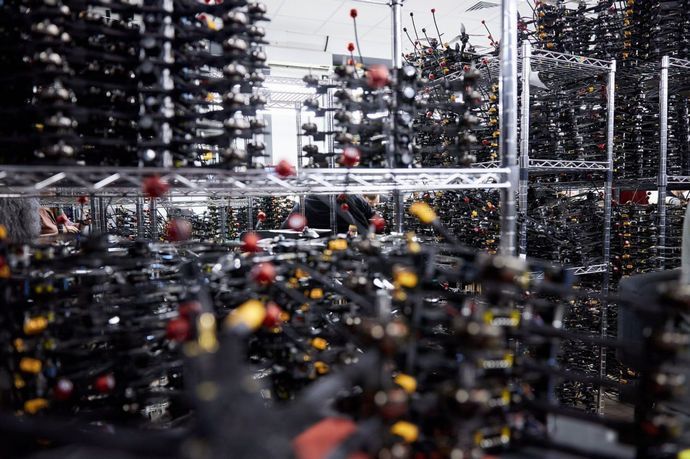 ウクライナ企業、爆撃ドローン「ヴァンパイア」の年間生産能力を10万機に拡大…最大15kg積載量、通信範囲45km！