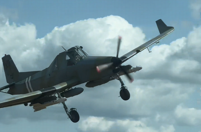 ウクライナ軍、チェコ製プロペラ機に空対空ミサイルを2基搭載し戦闘機に改造！