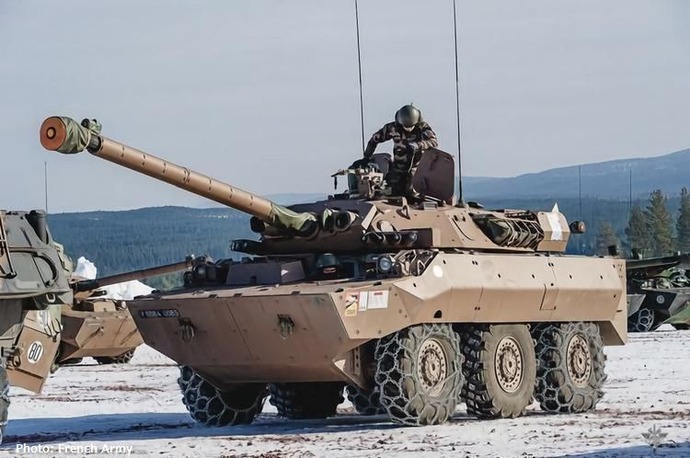 フランスの軽戦車「AMX-10RC」が数日以内にウクライナ到着…105mm砲搭載！