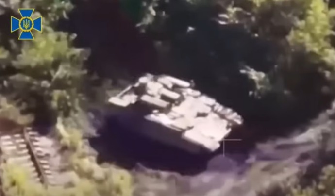 ロシア軍の火力支援戦車BMPT「ターミネーター」が安価なドローン攻撃で損傷…牽引に来たT-80戦車もダメージ！