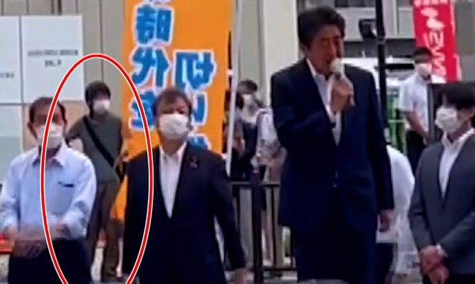 安倍元首相の死去に涙見せた中国記者が自殺図る…「彼女は裏切り者だ」などSNSで非難！