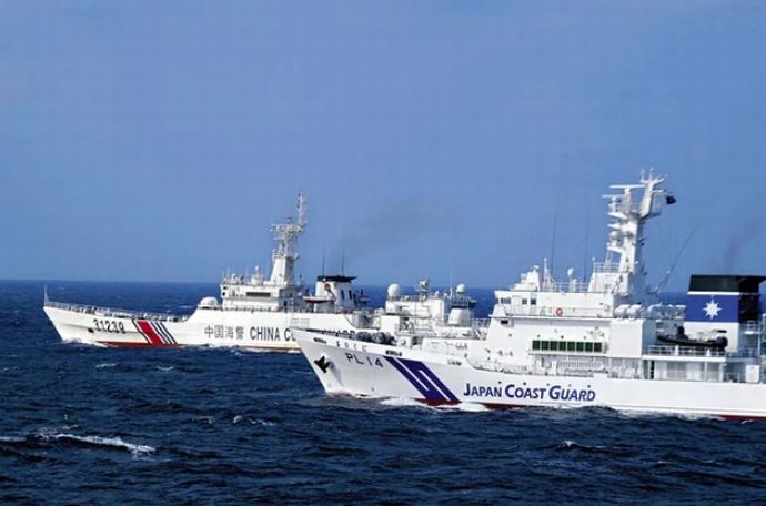 中国海警船、釣魚島領海へ不法侵入の日本漁船を排除…中国メディア！