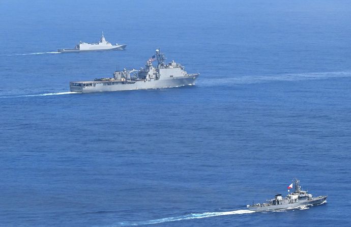 フィリピン「日米などと東・南シナ海を『一つの戦域』として運用」…韓国メディア！
