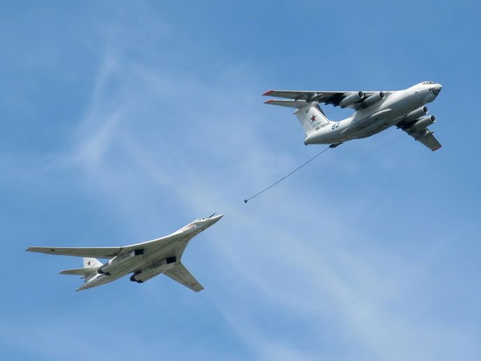 Il-78M_refuleing_demo_Tu-160