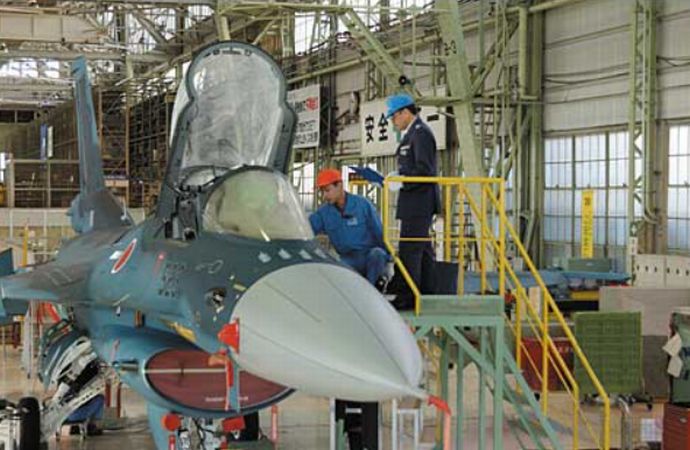 制空戦闘機F-2の生産ラインを閉じた上に、爆撃機F-35Aで何とかしようとした自公連立政権！